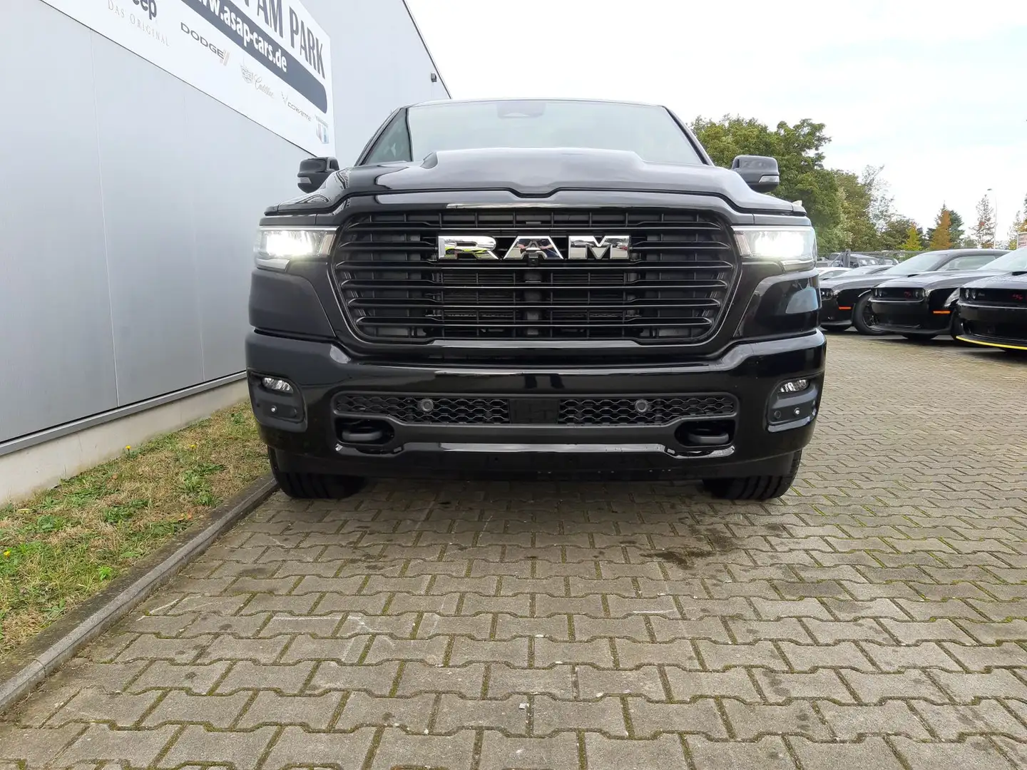 Dodge RAM 1500 CrewCab Laramie 3.0 mit LPG Schwarz - 2