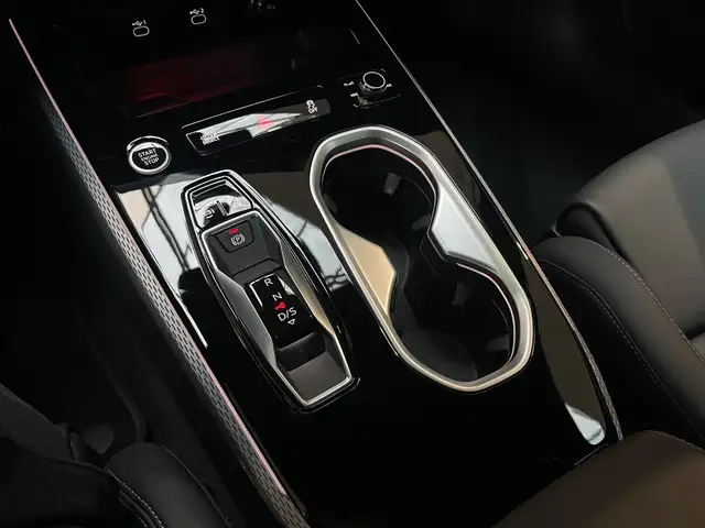 Audi A6 view 11