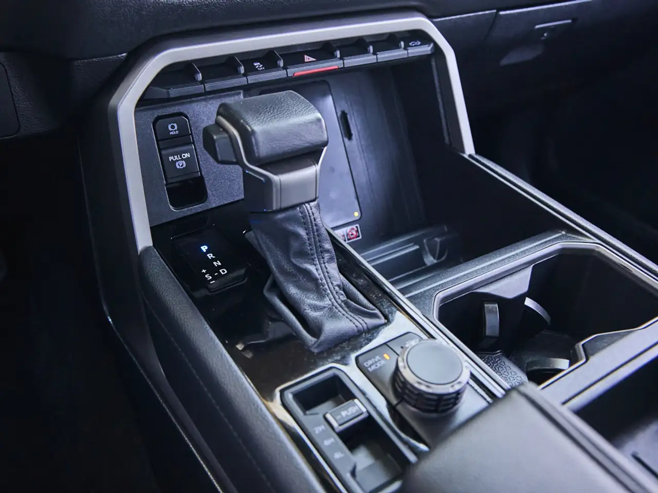 Toyota Tundra снимка Toyota Tundra