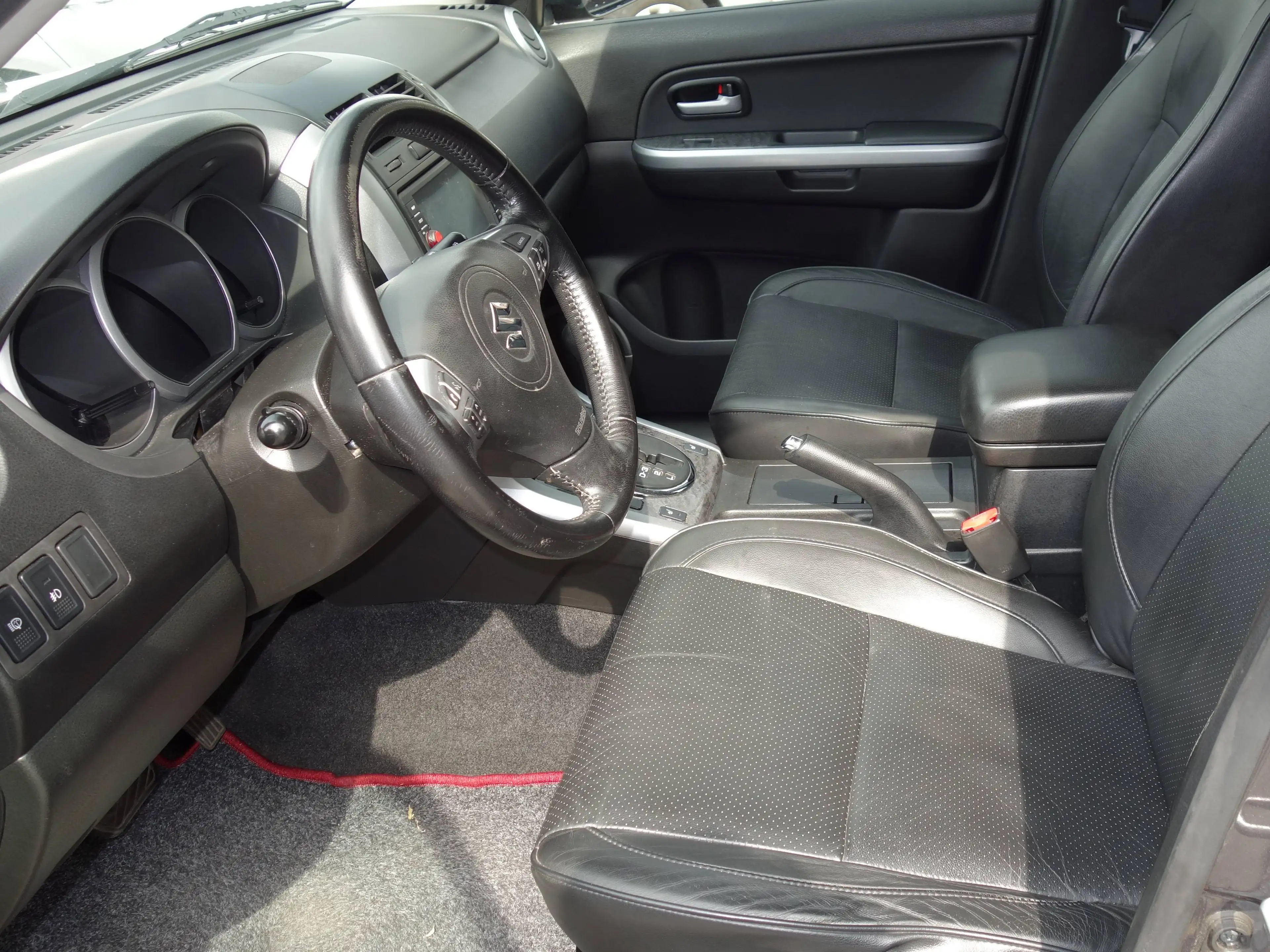 Suzuki Grand Vitara Grand Vitara  5-Türer 2.4 Automatik Comfort Limited Allrad 4x4 TÜV 6.2028 Leder Navi — photo 8