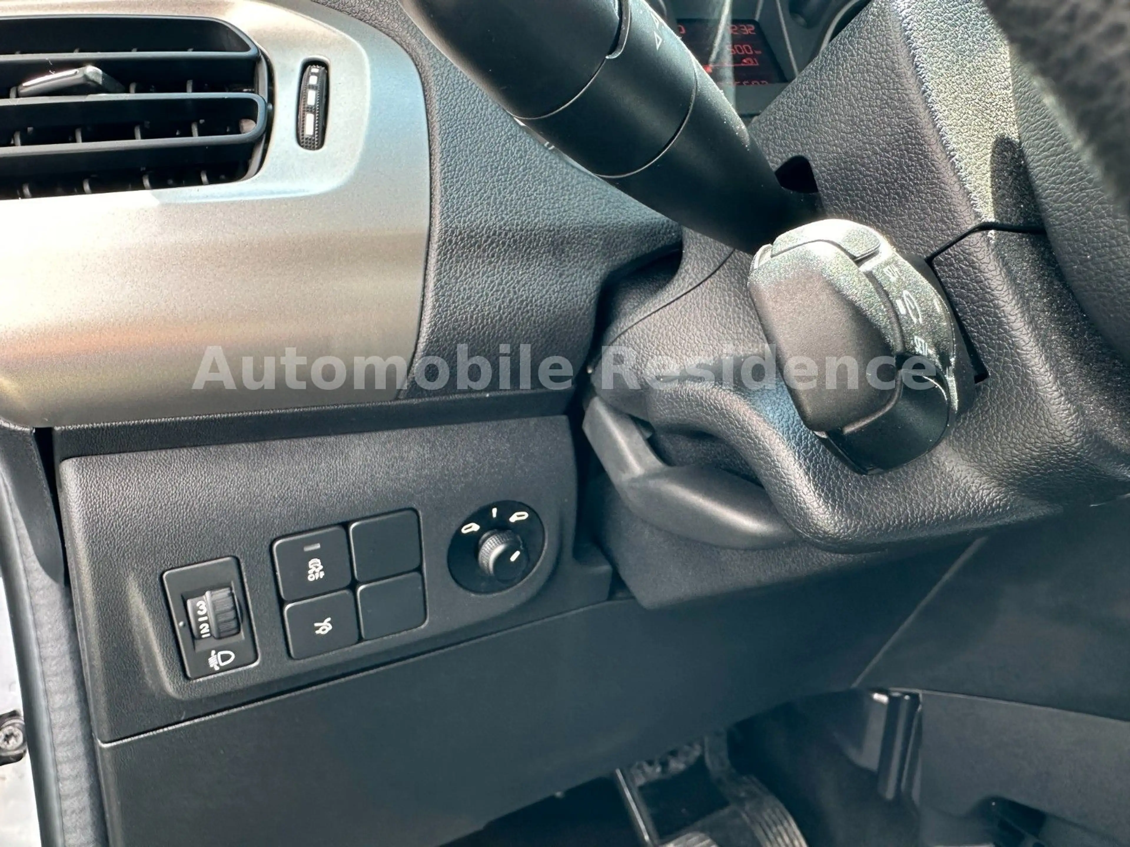 Citroen C-Elysée Selection 1.6 AUT.*SHZ*LMF*LED*TEMP*E-P — photo 14