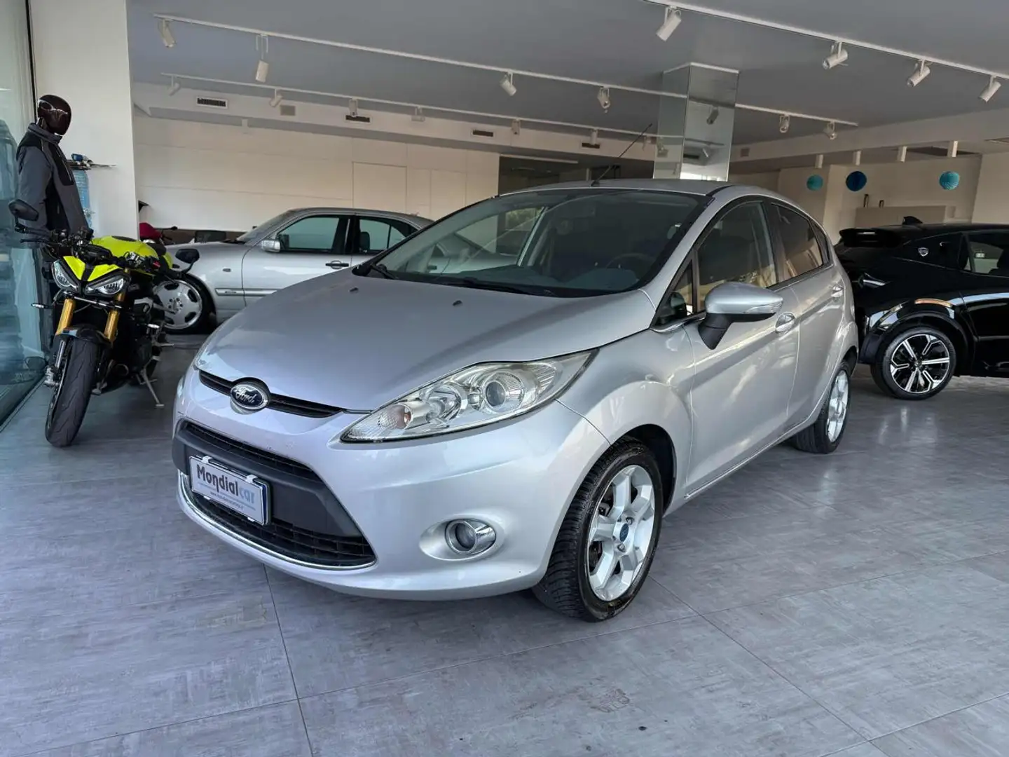 Ford Fiesta 1.2 82 CV 5 porte Titanium Argento - 1