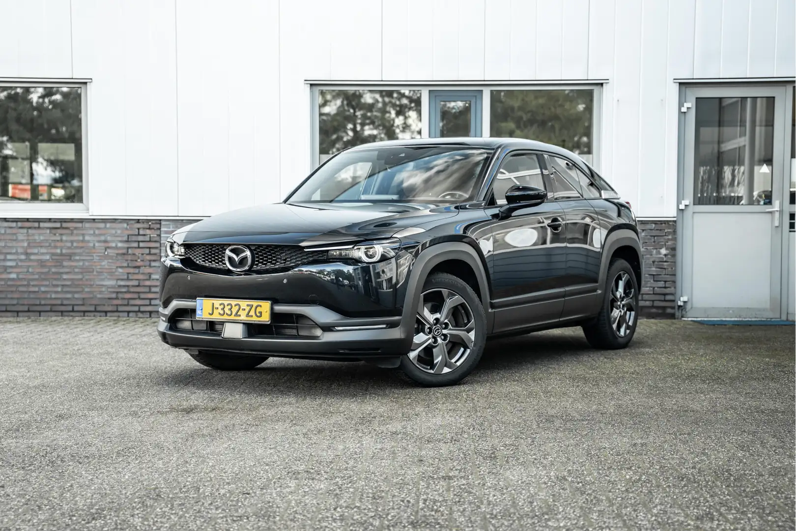 Mazda MX-30 e-SkyActiv 145 First Edition 36 kWh Zwart - 1