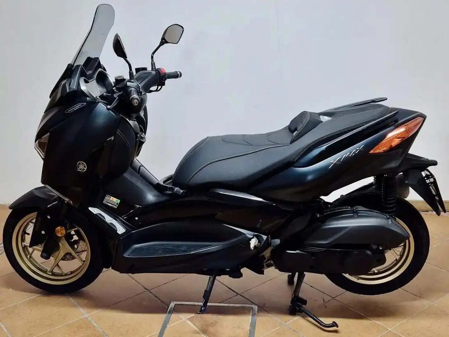 Yamaha X-Max 125 Negro - 1