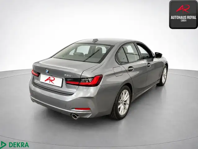 BMW 3 Series view 3