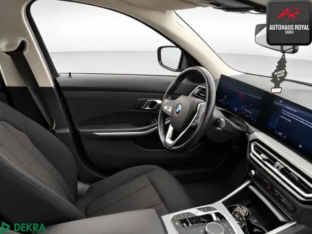 BMW 3 Series view 4