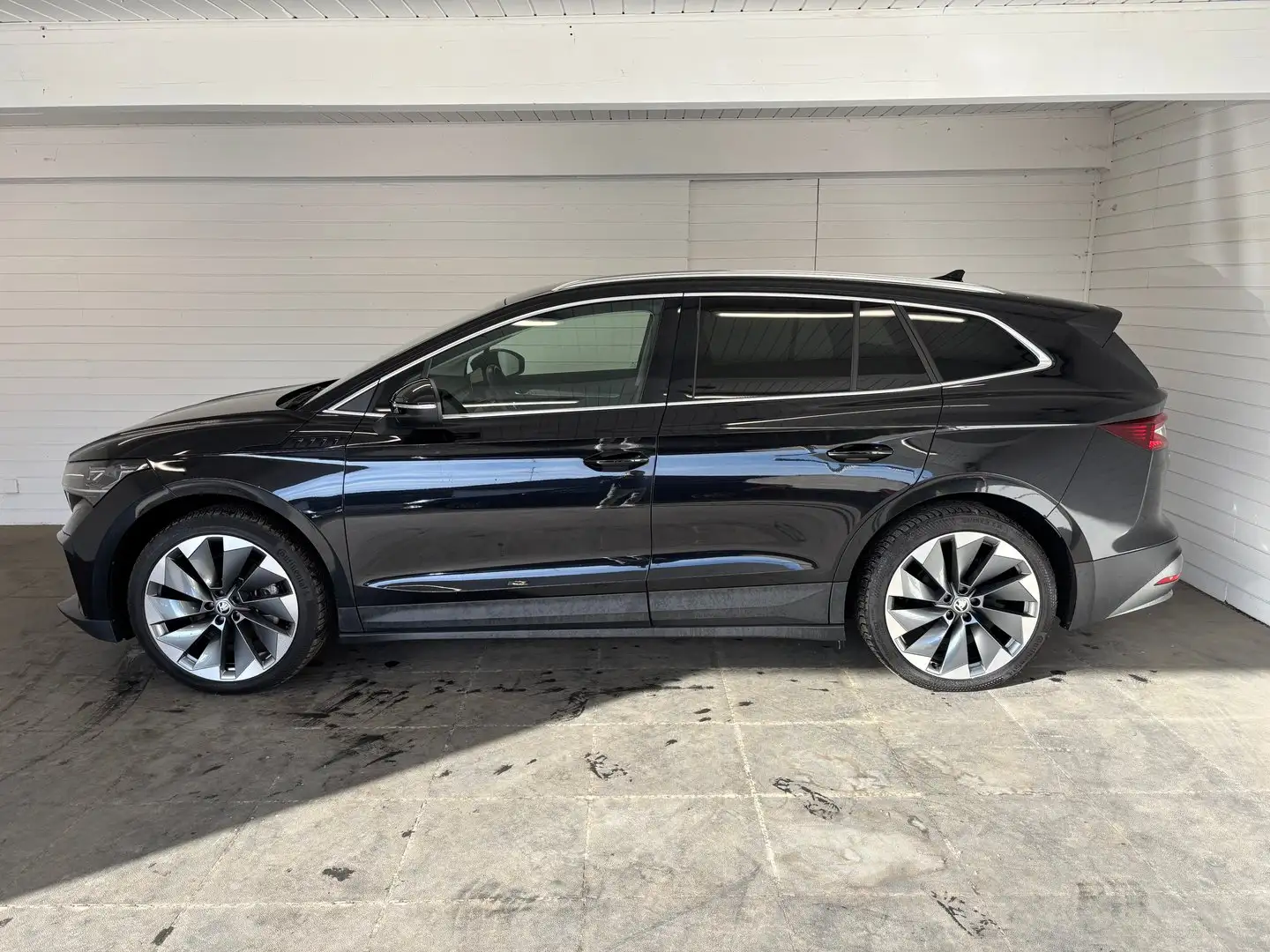Skoda Enyaq 80 Pre-Booking Schwarz - 2