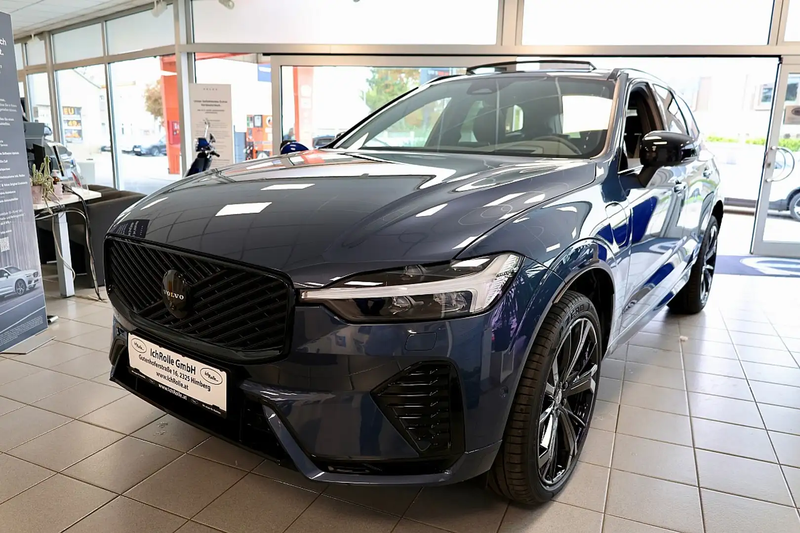 Volvo XC60 T6 AWD PHEV 18,8kWh Plus Black Edition Aut. Blau - 2