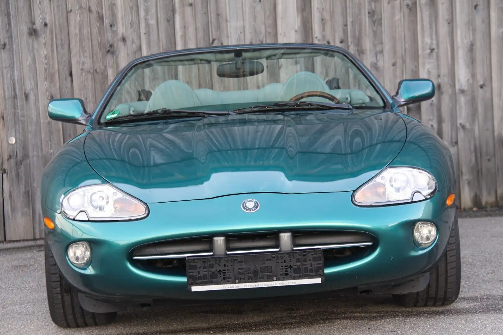 Jaguar XK8 Cabrio 2 Jahre Garantie Vert - 1