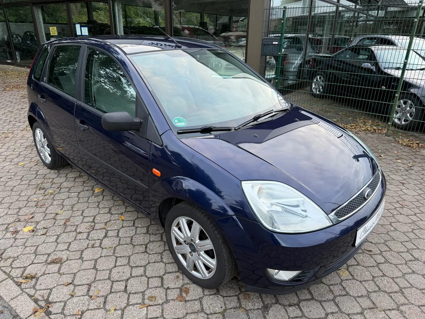 Ford Fiesta 1.4 Ghia 1st *HU neu*Klima*eFH*ZV*Alu*Navi*NSW* Blau - 1