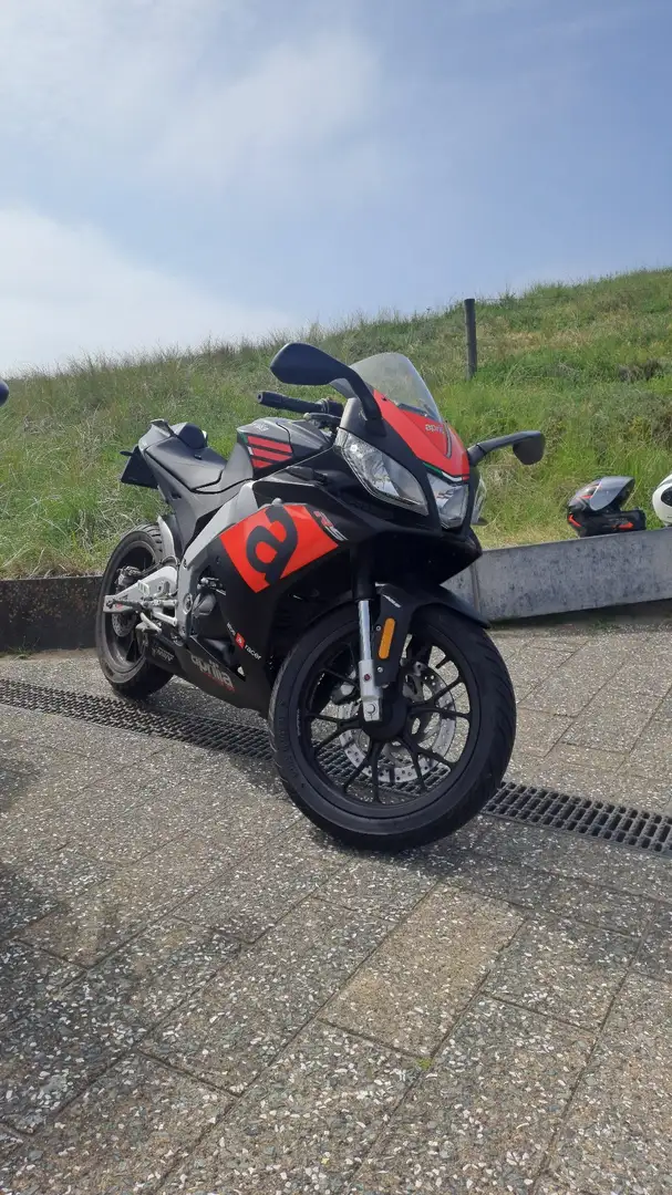Aprilia RS 125 Zwart - 1