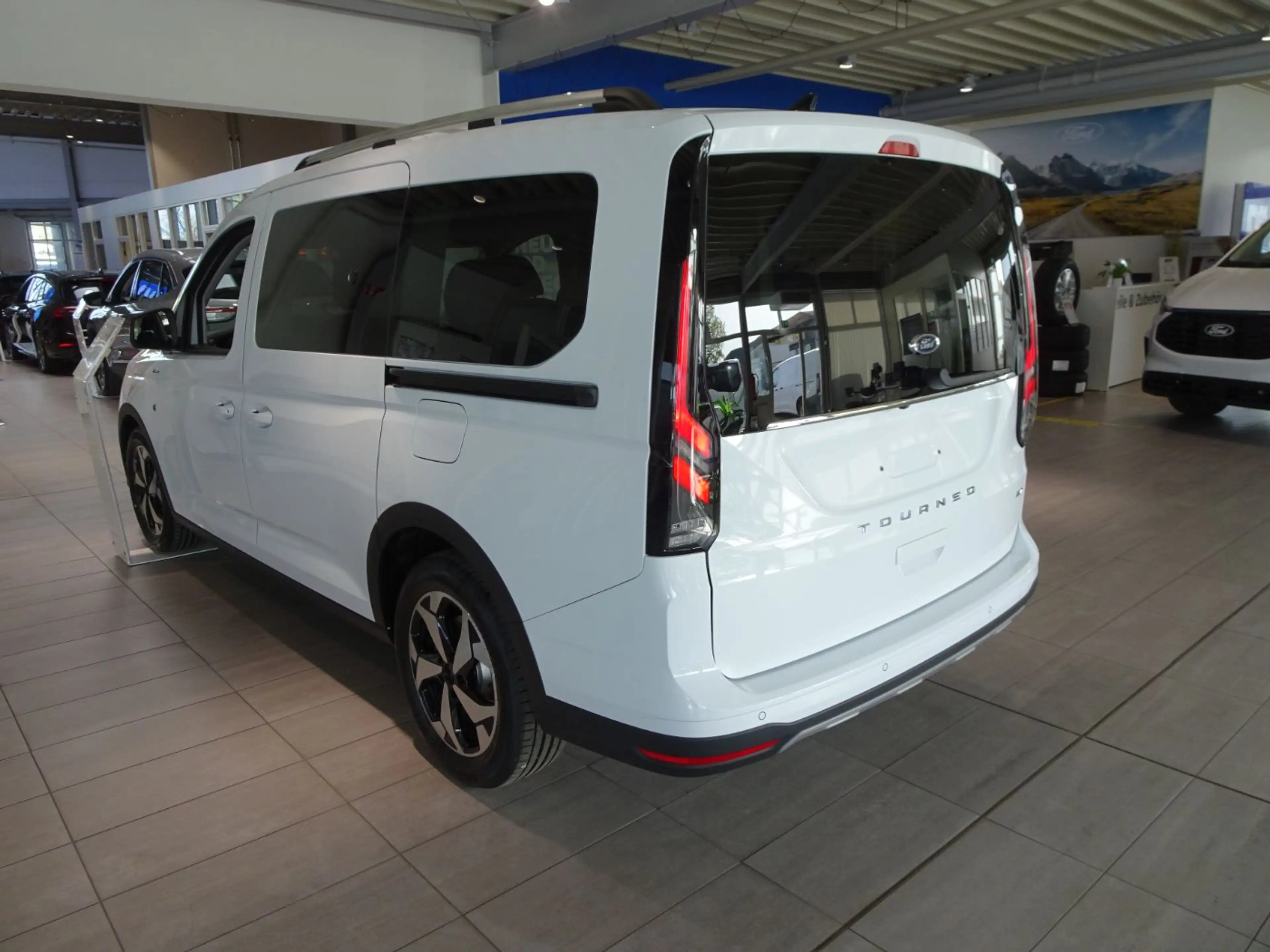 Ford Grand Tourneo Connect Active AWD 7-SITZER*PANO — photo 5