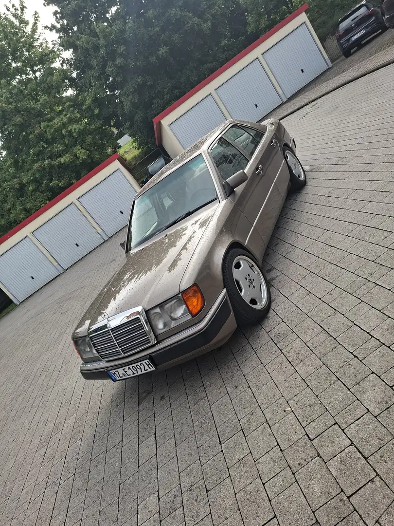 Mercedes-Benz E 300 - 1