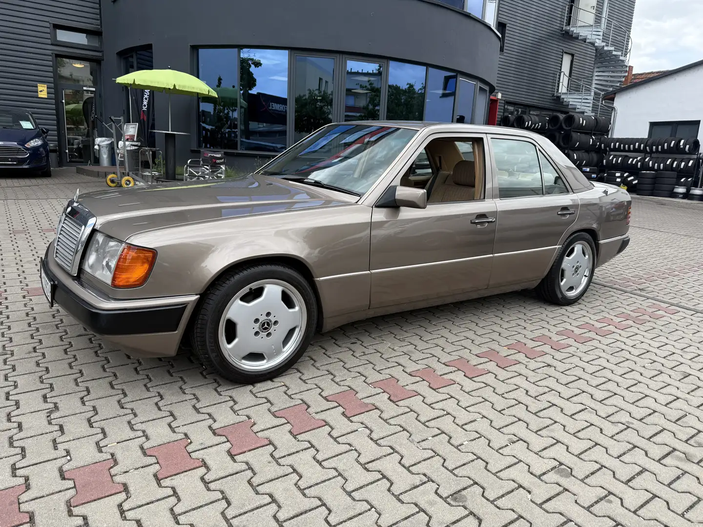 Mercedes-Benz E 300 - 2