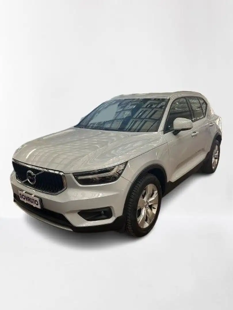 Volvo XC40 D3 AWD Geartronic Momentum Pro Gris - 1