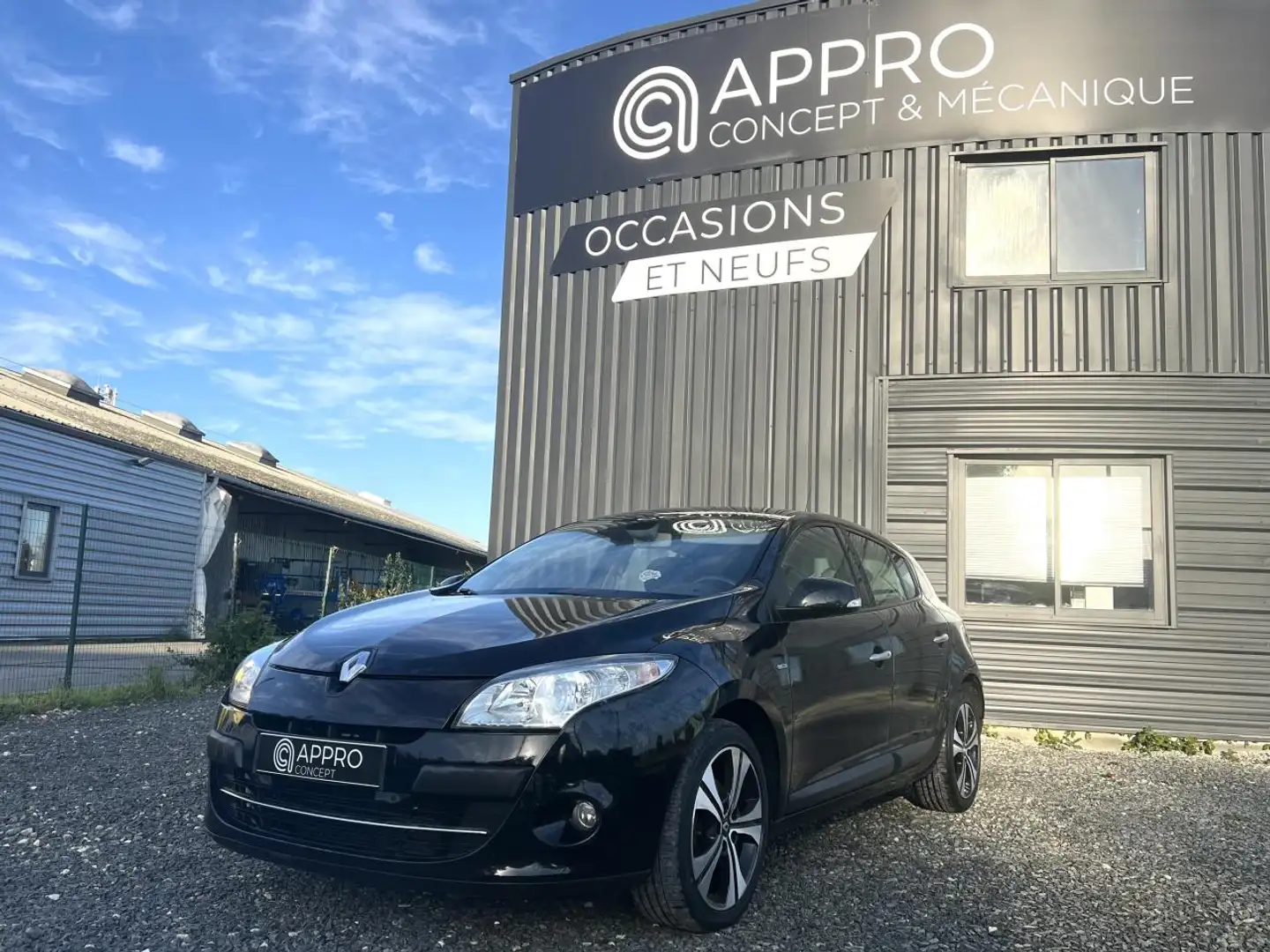 Renault Megane Mégane 1.9 dCi FAP - 130 Euro 5 III BERLINE Bose PHASE 1 Noir - 1