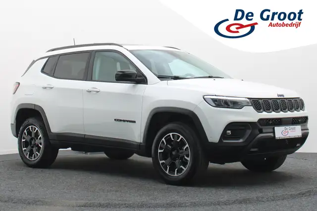 Jeep Compass 4xe 240 Plug-in Hybrid Electric Trailhawk Panorama