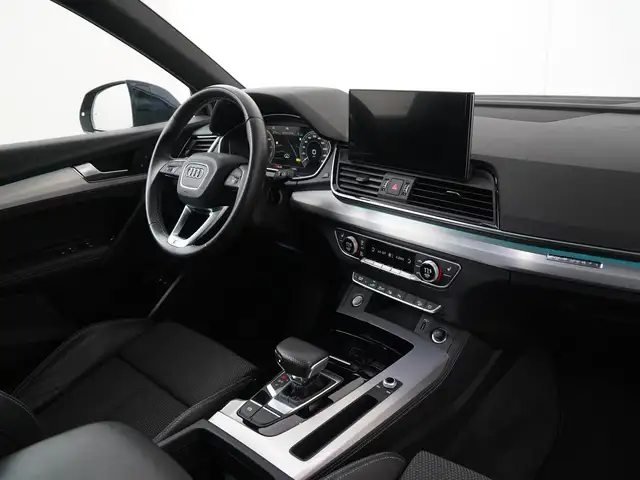 Audi Q5 view 2
