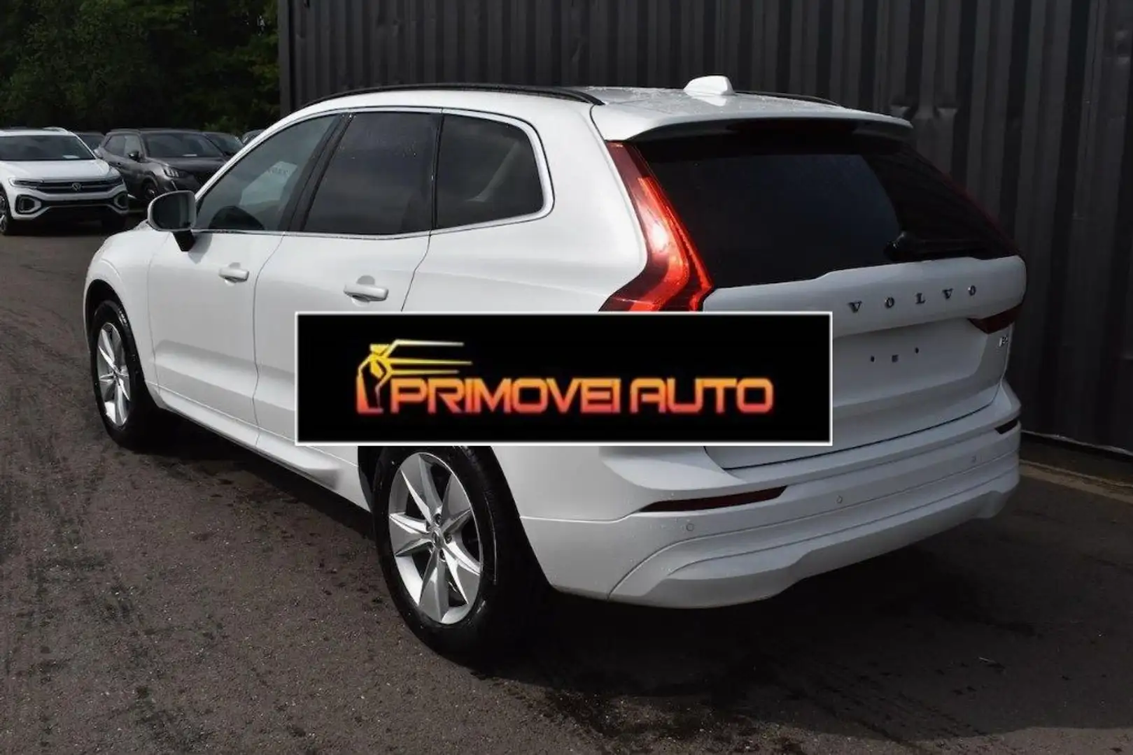Volvo XC60 B4 automatico Essential Bianco - 2
