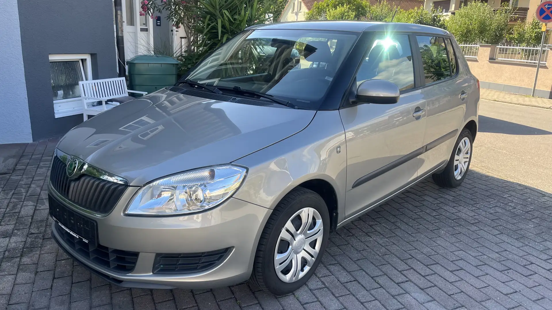 Skoda Fabia Ambiente Automatic DSG Bremsen neu Klima Bej - 1