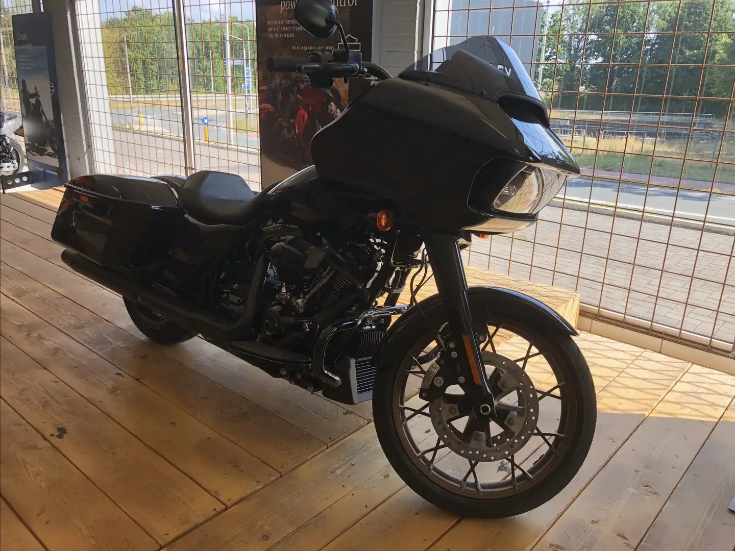 Harley-Davidson Street Glide ST Zwart - 1