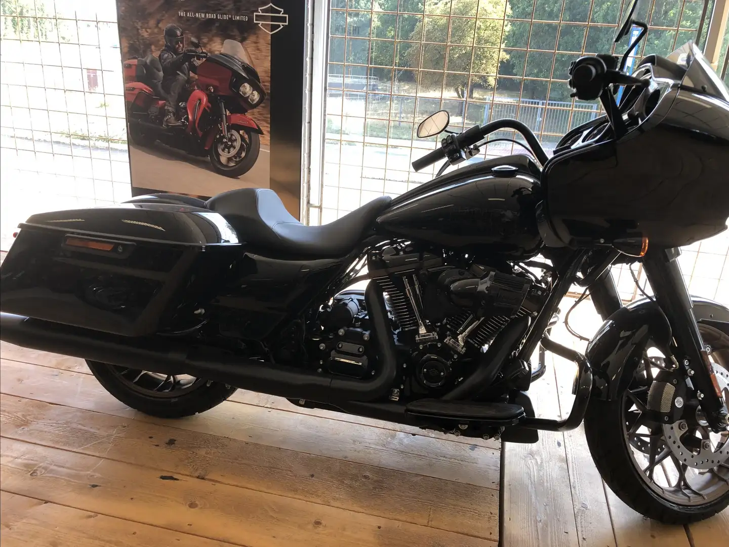 Harley-Davidson Street Glide ST Zwart - 2