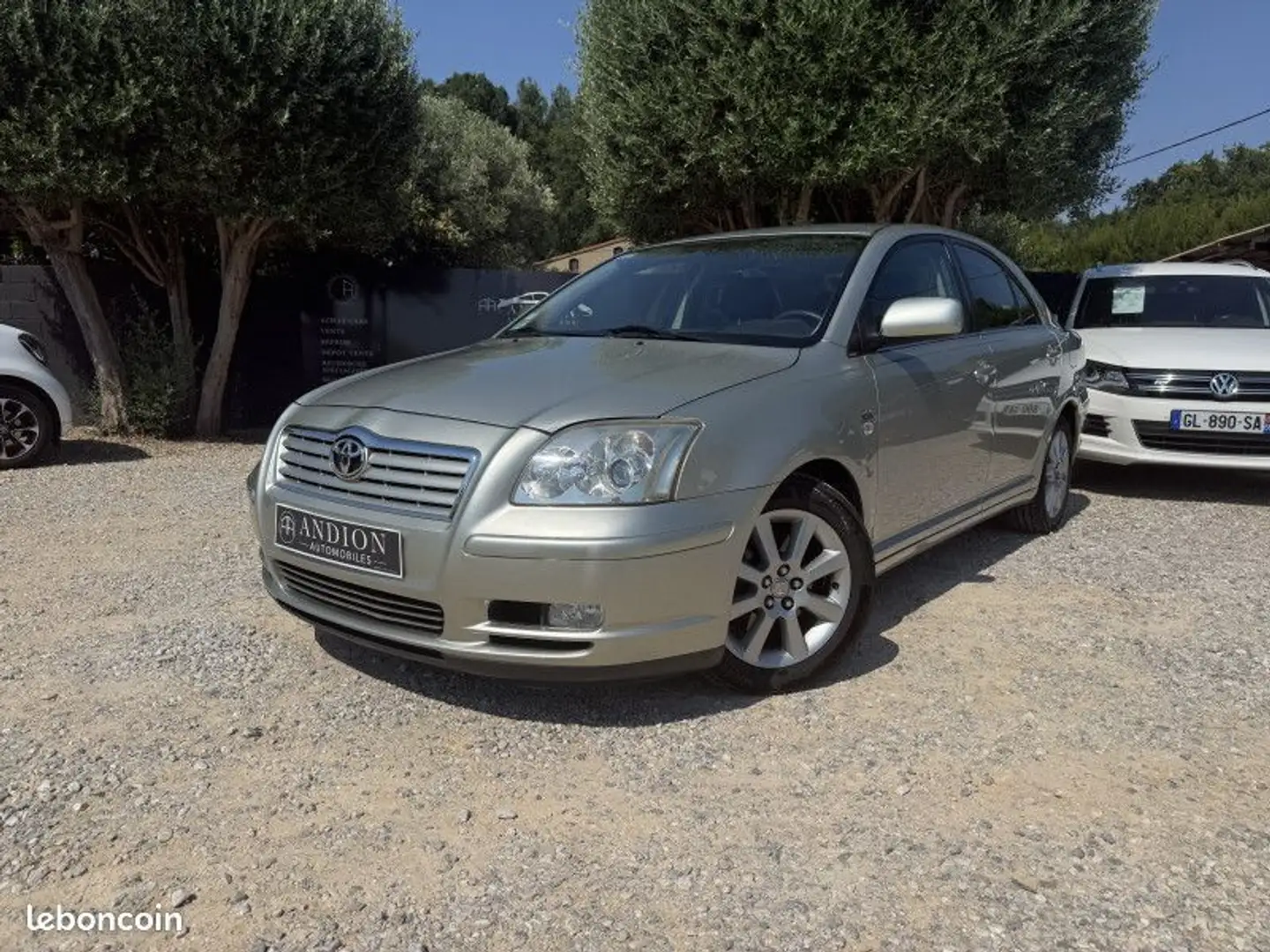 Toyota Avensis 115 D-4D SOL 5P Šedá - 1