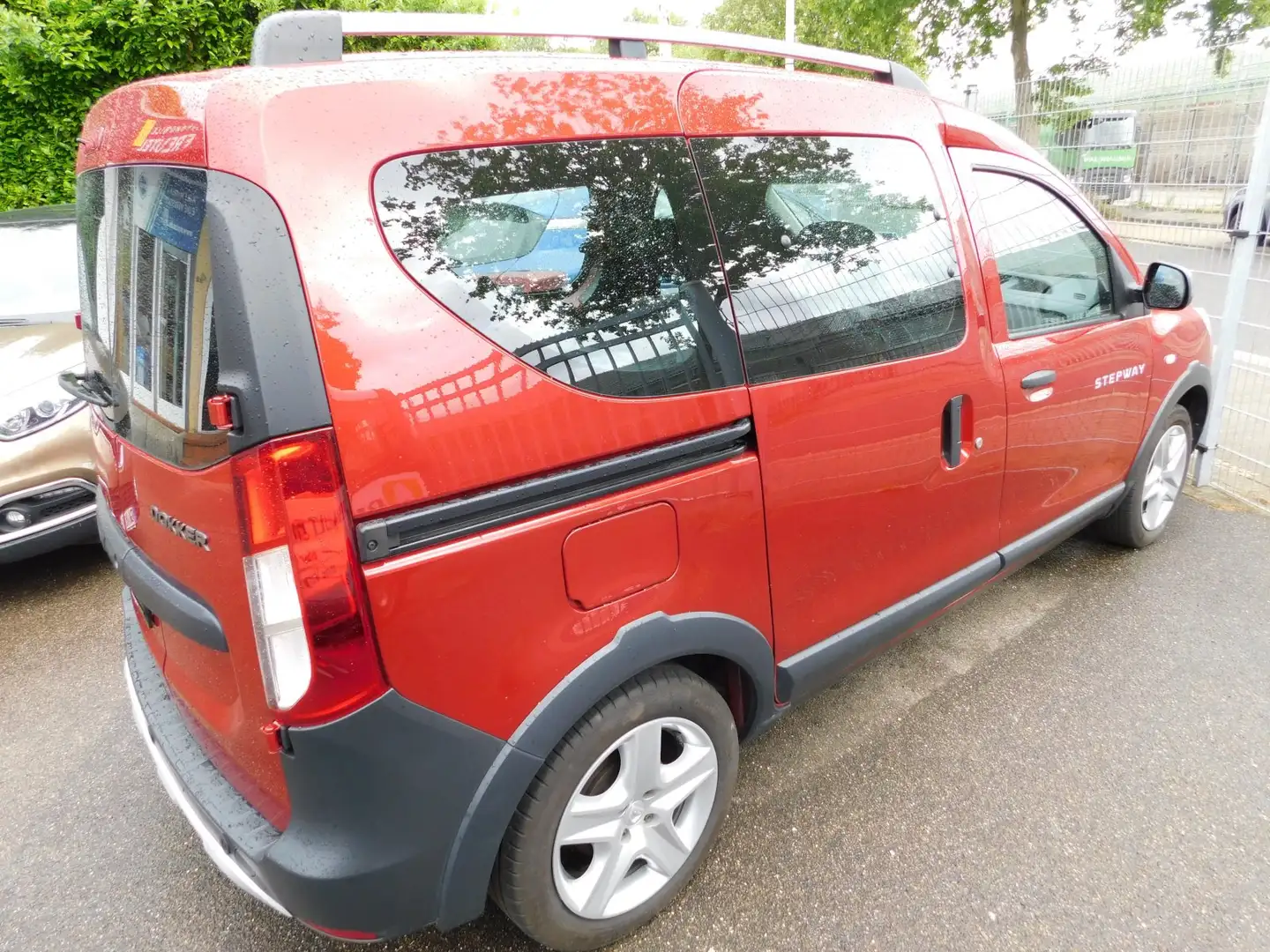 Dacia Dokker 1.3 TCe 130 Stepway Plus GPF (EURO 6d-TEMP) Rojo - 2