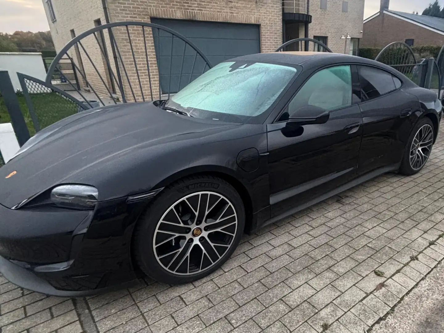 Porsche Taycan Taycan 93.4 kWh Taycan 4S Zwart - 2