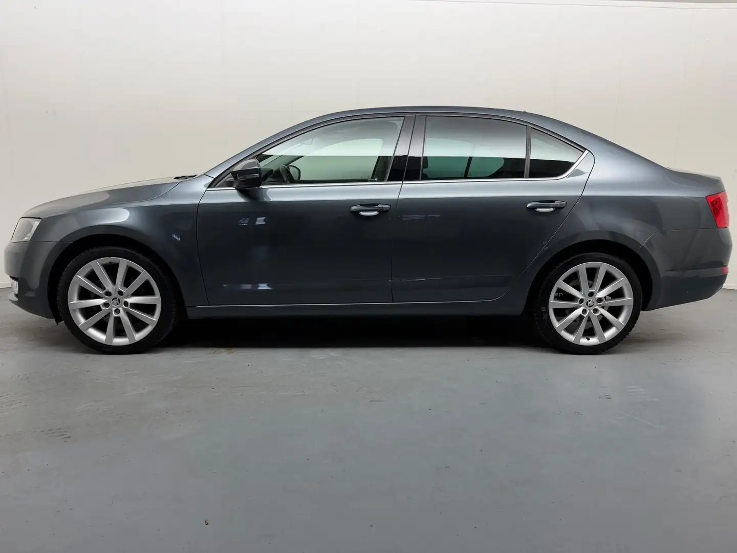 Skoda Octavia 1.0 TSI Greentech Ambition Business # Clima # Navi Gris - 2