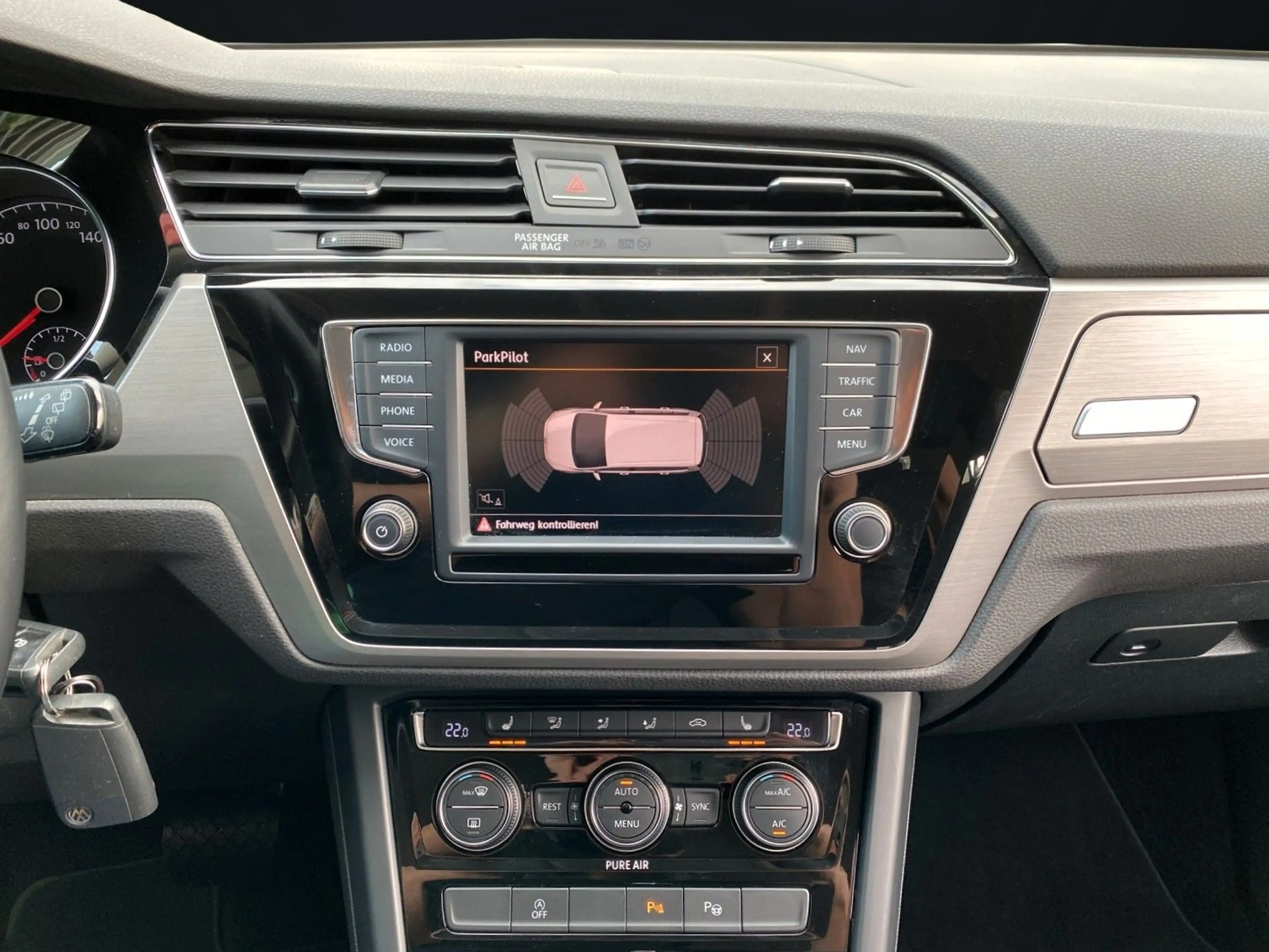 Volkswagen Touran 1,4 TSI COMFORTLINE NAVI-7-SITZER-LED-ACC — photo 11
