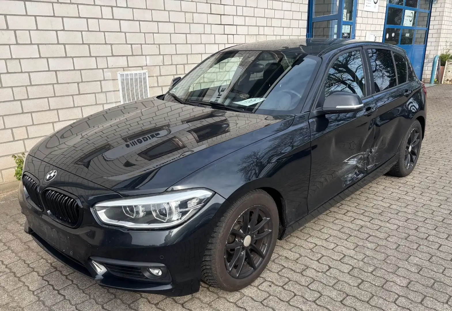 BMW 120 i Advantage Sport-Automatik/LED/Navi Negro - 2