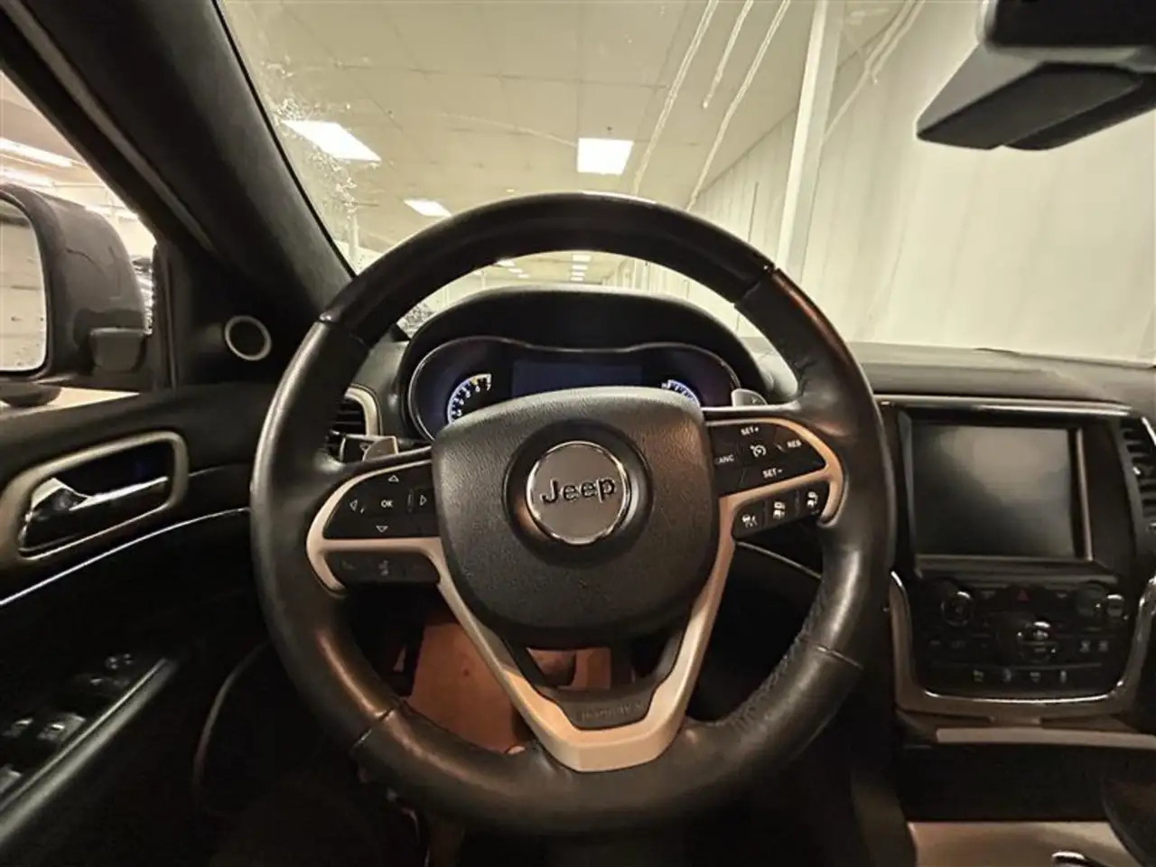Jeep Grand Cherokee снимка Jeep Grand Cherokee