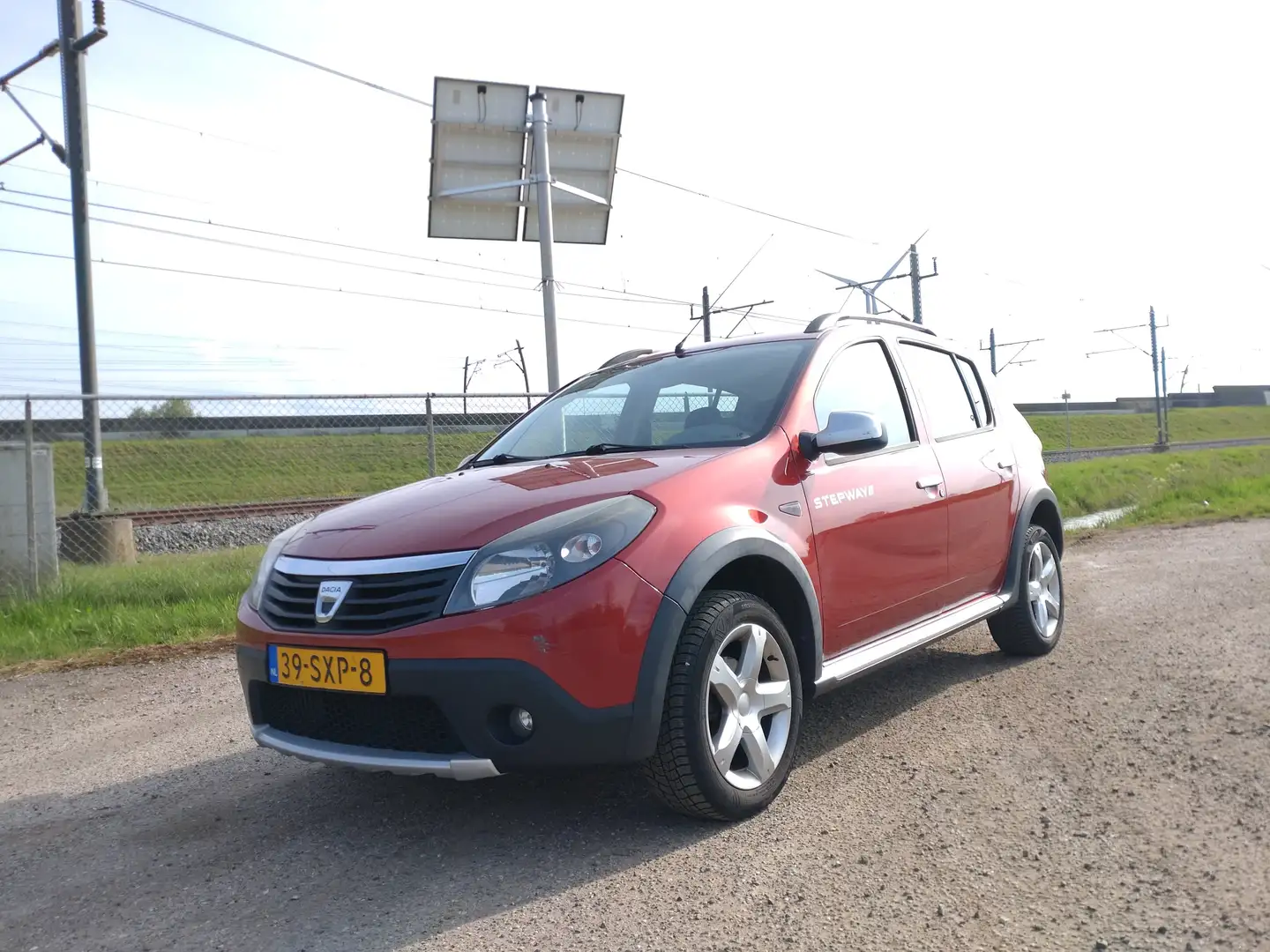 Dacia Sandero 1.6 Stepway LPG G3 Airco Trekhaak NIEUWE APK Rojo - 1