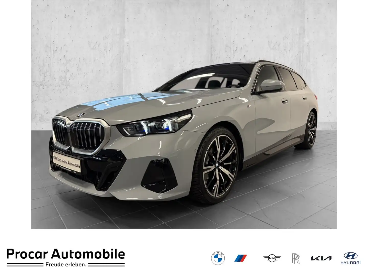 BMW 520 d Touring M Sport HUD PANO ACC 360°KAM RFK Grijs - 1