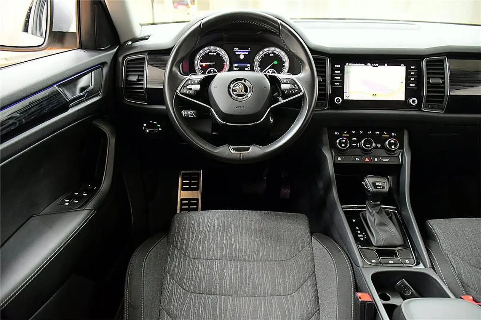 Skoda Kodiaq 2,0 TDI SCR 4x4 Style SC DSG Schwarz - 2