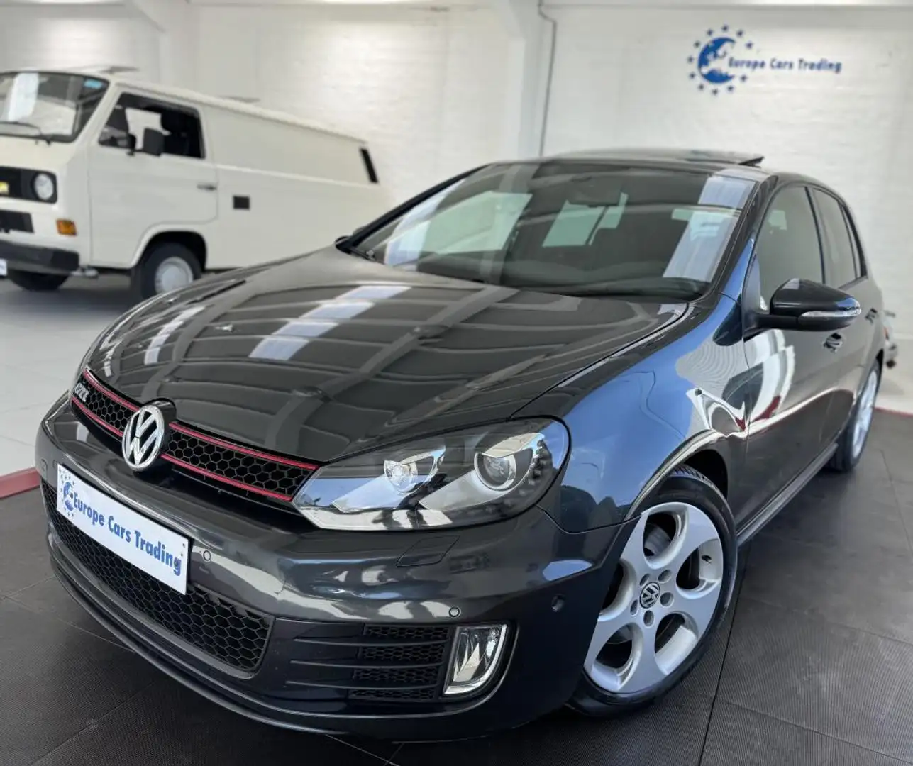 Volkswagen Golf VI. GTI 2.0 210ch BVA 1er MAIN SUSPENSION PILOTÉ G Zwart - 1