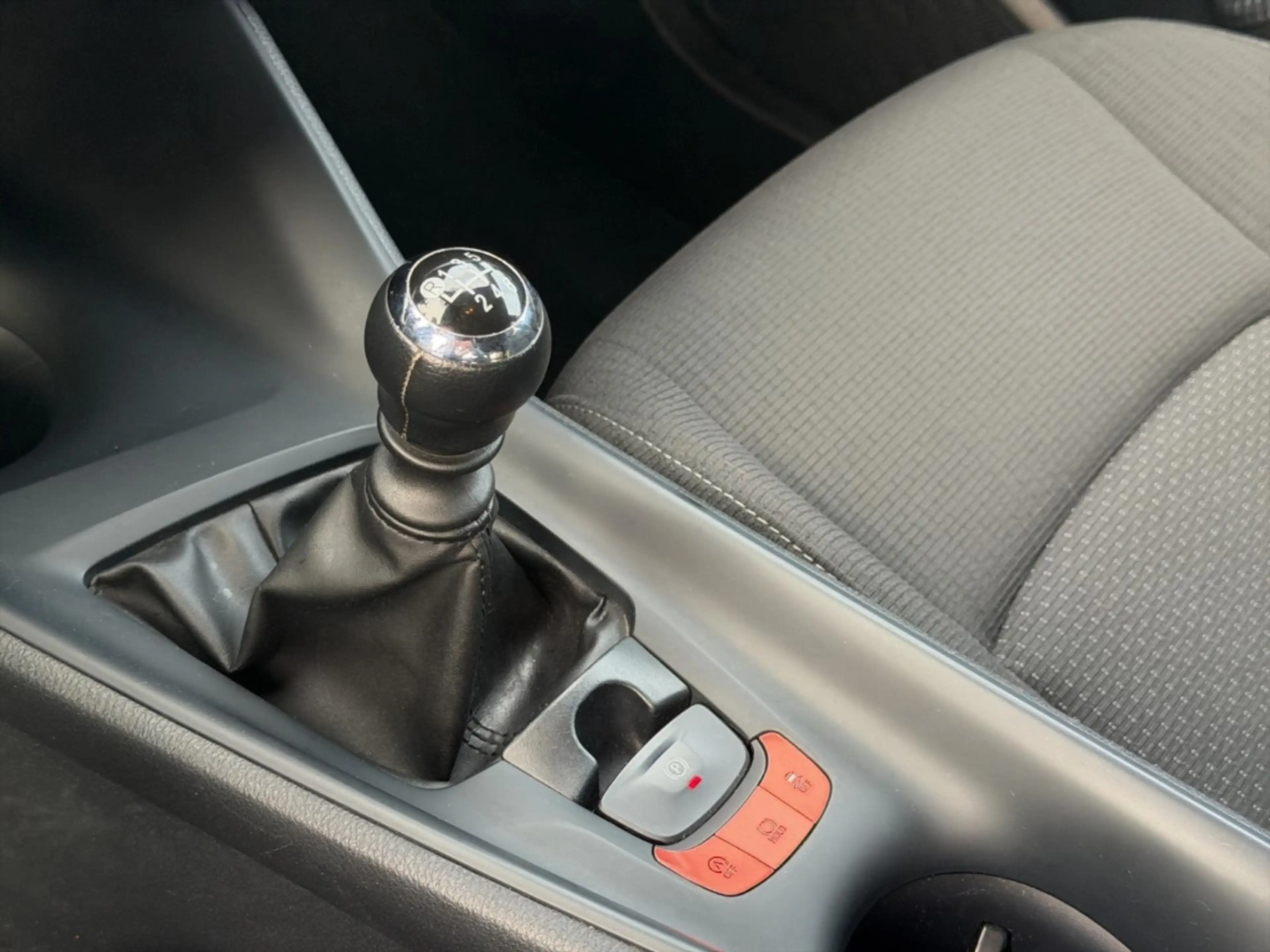 Toyota C-HR 1,2 Turbo Flow 4x2 LED+KAMERA+AHK+KLIMAAUTOMATIK — photo 13