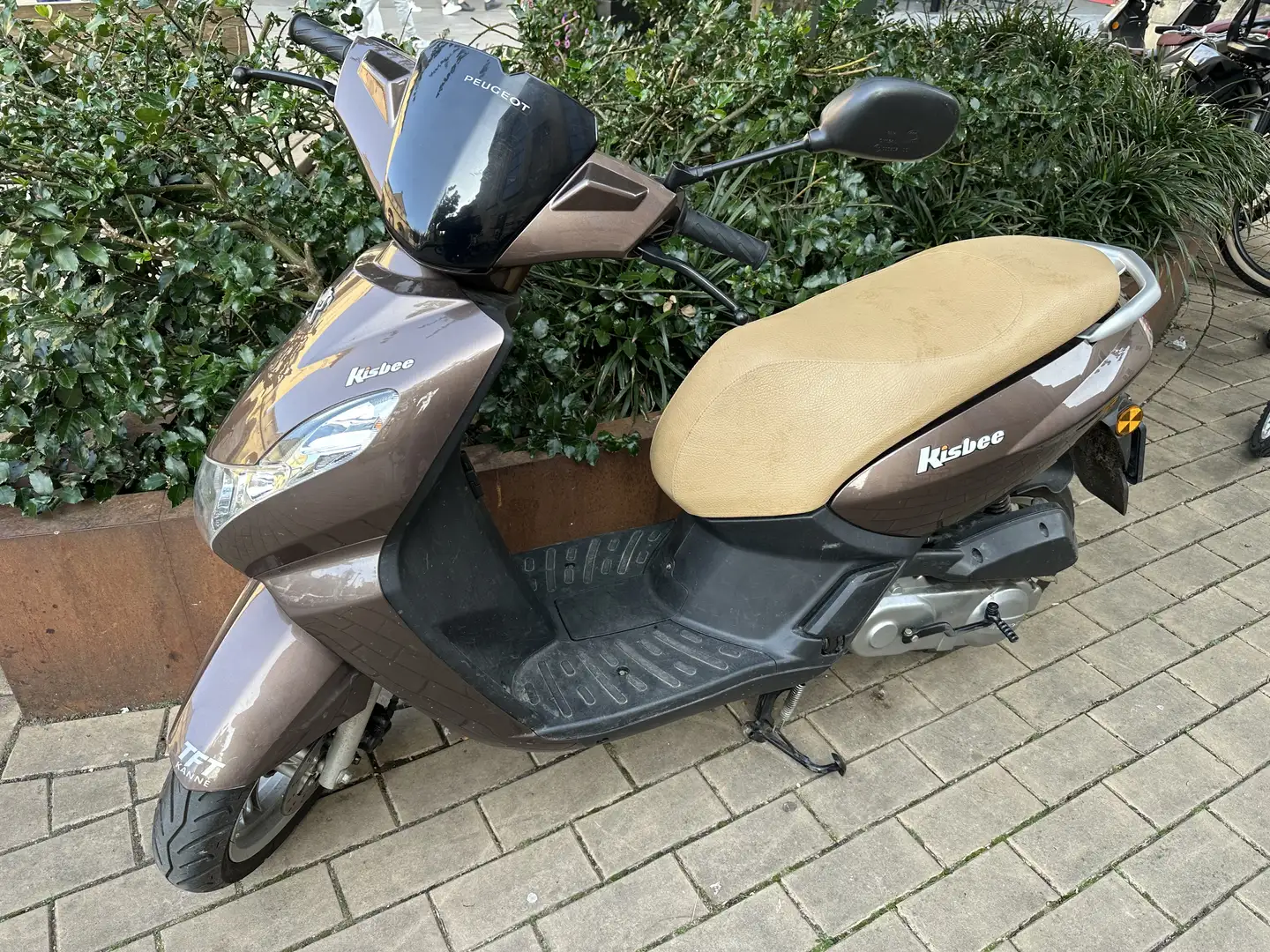 Peugeot Kisbee top staat! Bruin - 1