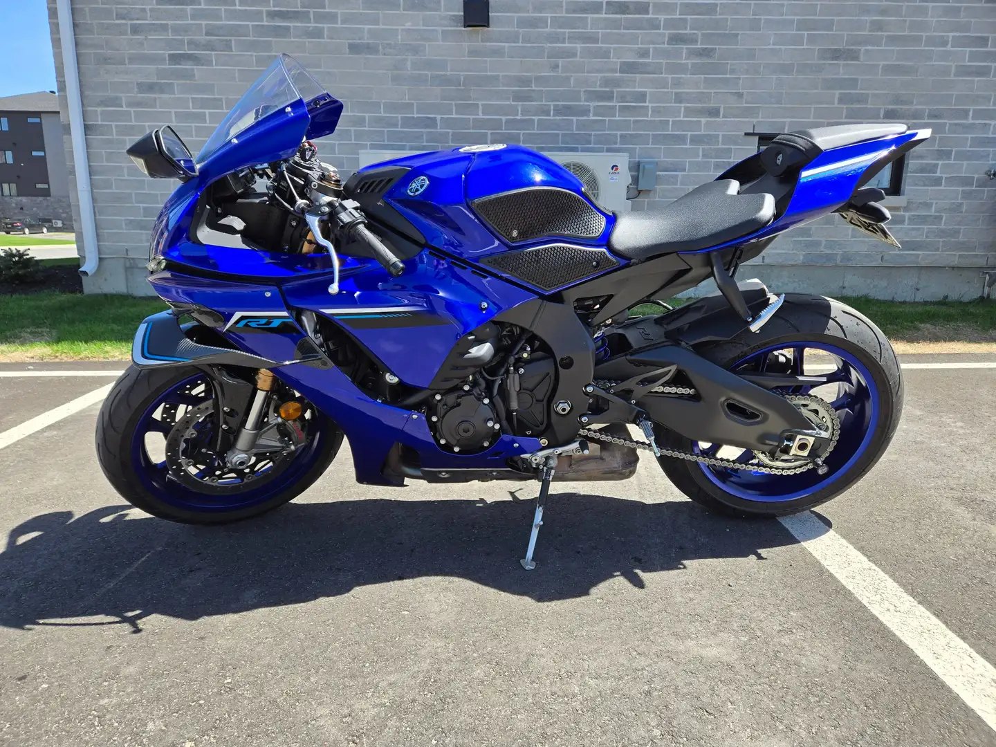 ヤマハ　CA-R1　青Led 2025 Yamaha YZF-R1 | $ 22,000 | 11,000 km Performance for sale by