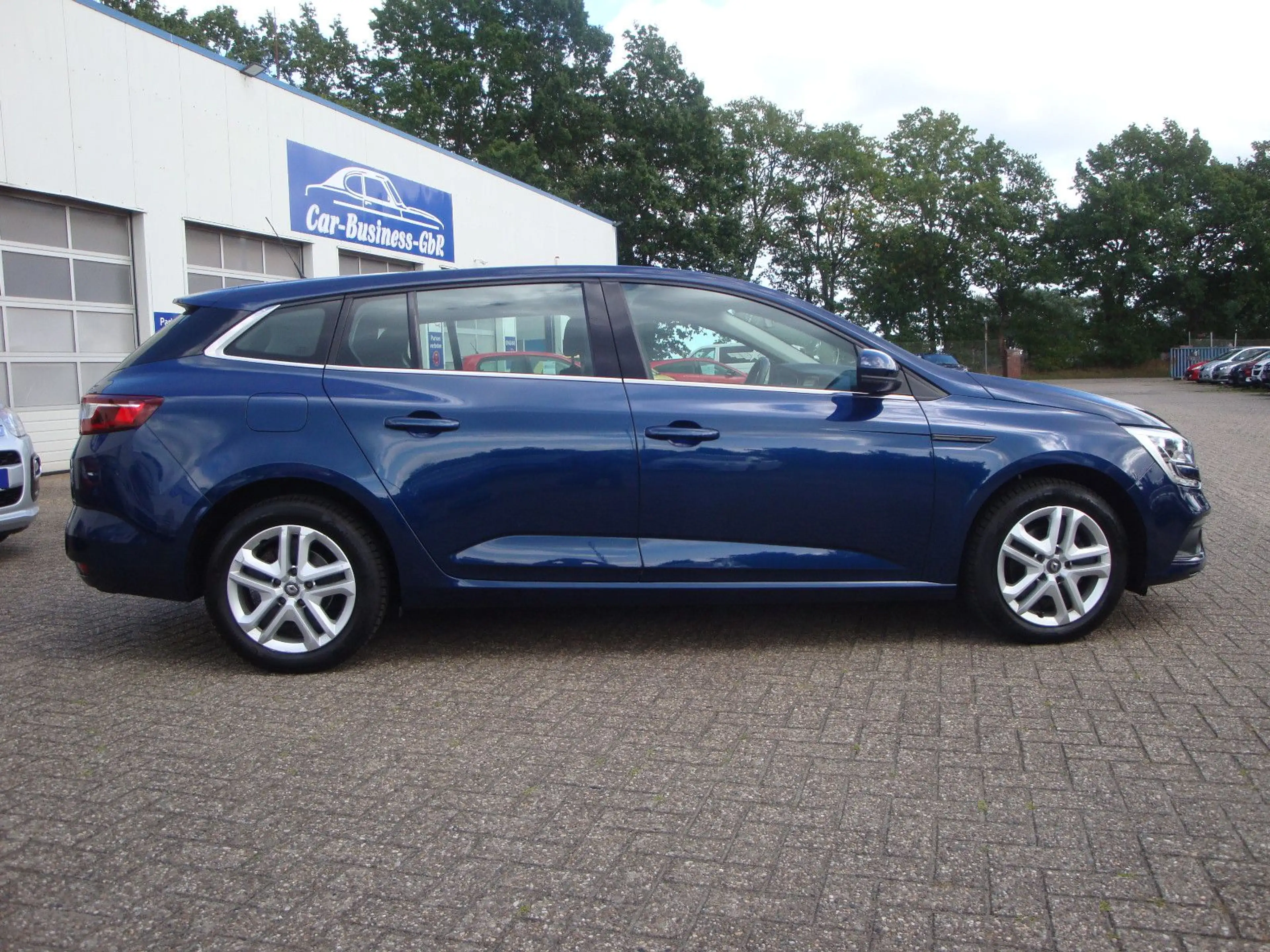 Renault Megane IV Grandtour Play — photo 3
