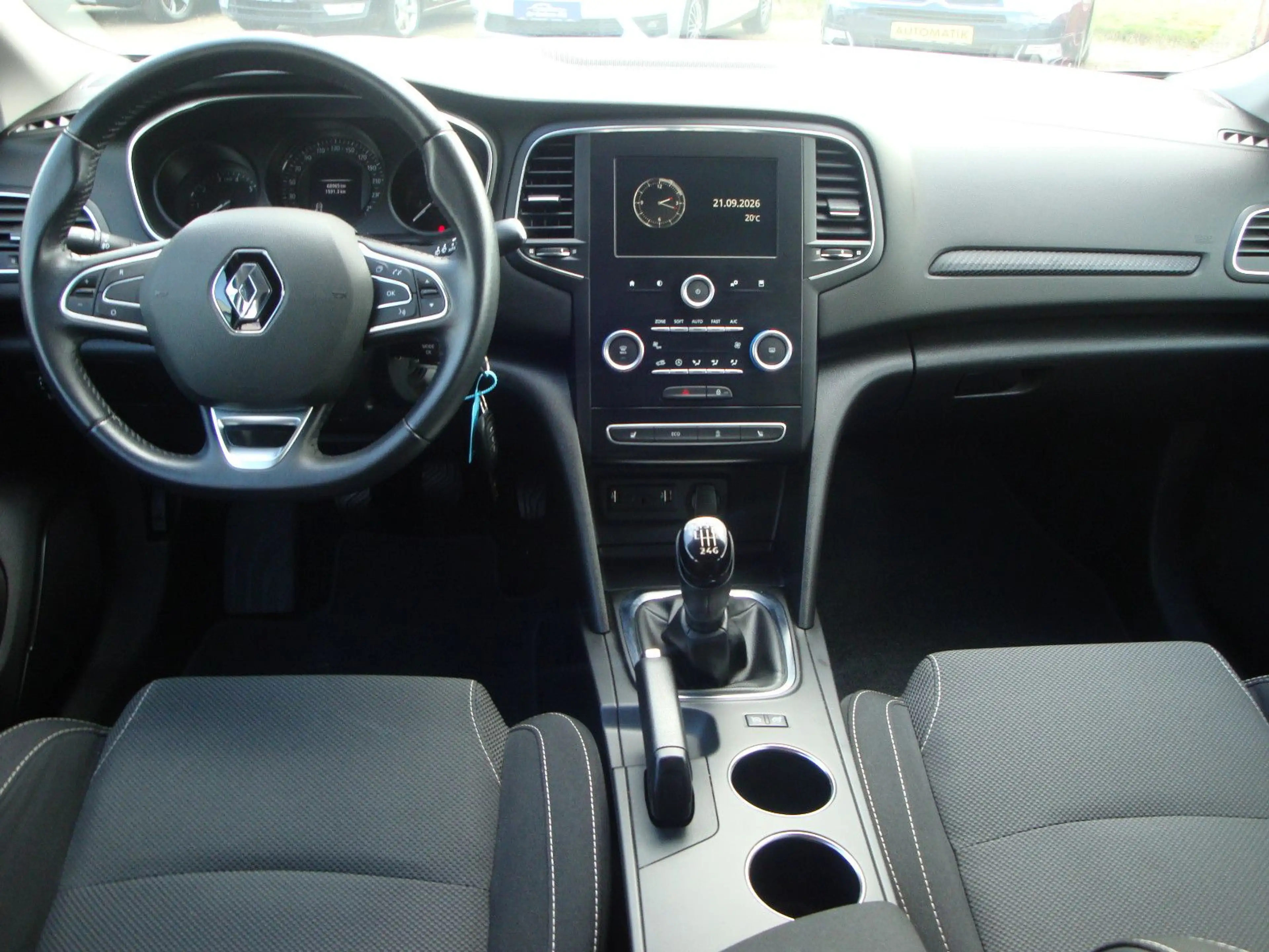 Renault Megane IV Grandtour Play — photo 10