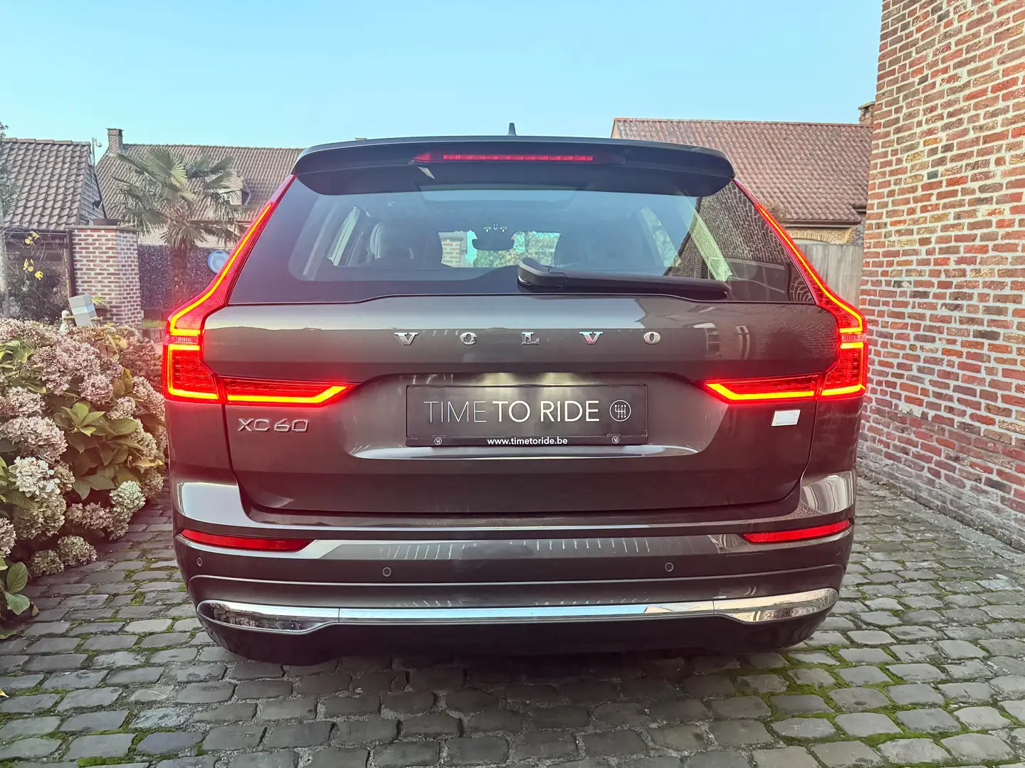 Volvo XC60 T6 AWD Recharge Inscription - FACELIFT Grijs - 2