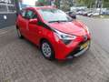 Toyota Aygo 1.0 VVT-i x-play Carplay Airco Camera Elek Pakket Rood - thumbnail 4
