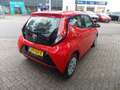 Toyota Aygo 1.0 VVT-i x-play Carplay Airco Camera Elek Pakket Rood - thumbnail 5