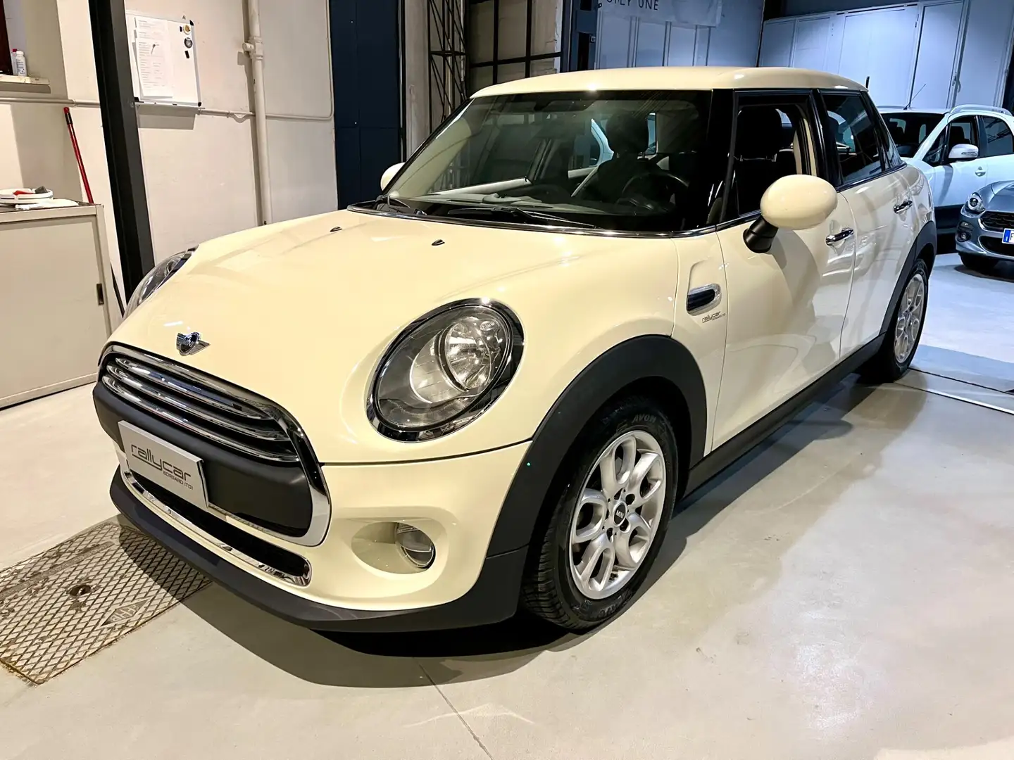 MINI One D Boost 5 porte - tagliandi ufficiali Mini - 70kw Bej - 1