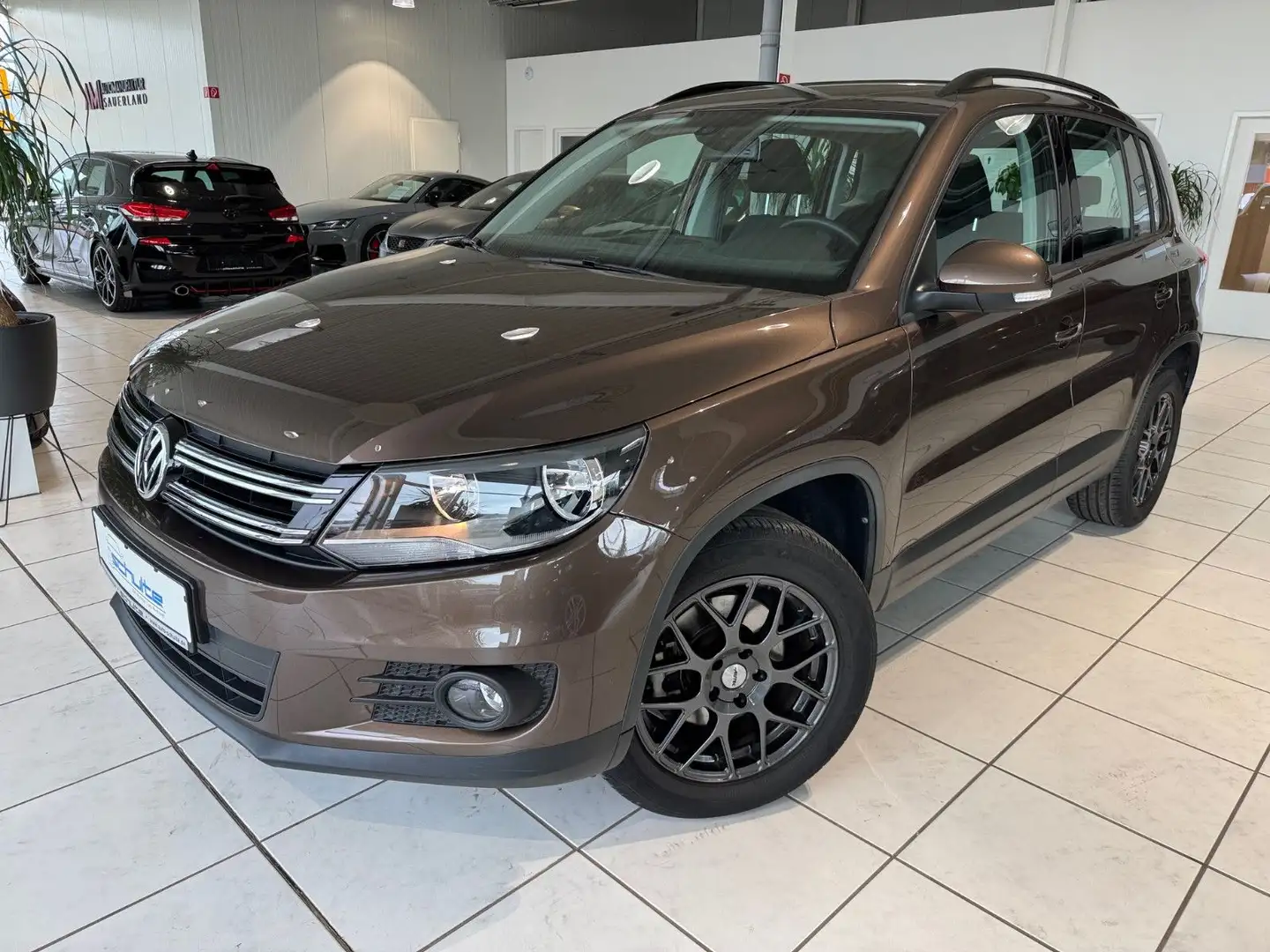 Volkswagen Tiguan Trend & Fun 4Motion*AHK*PDC* Brun - 1