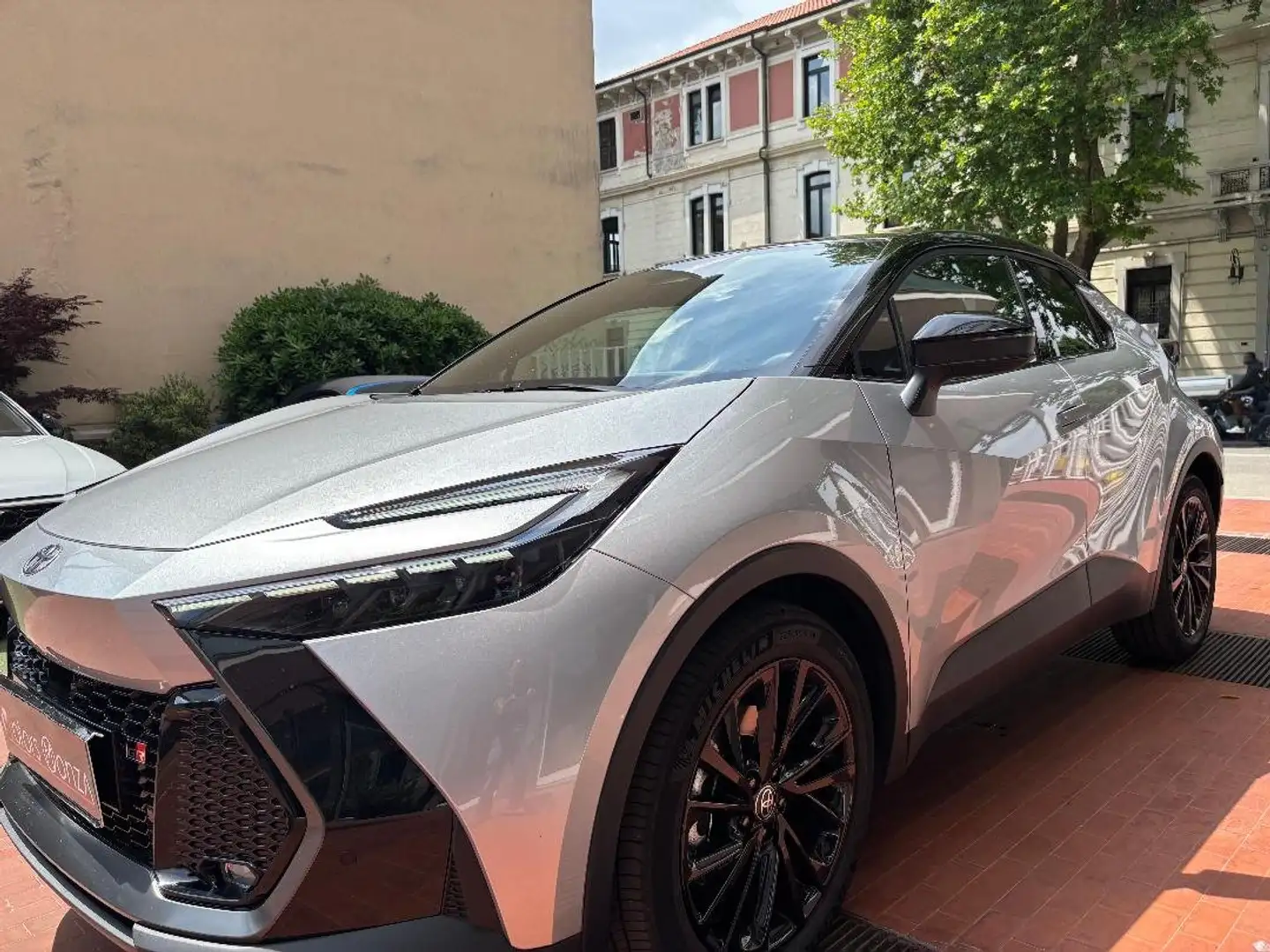 Toyota C-HR C-HR 2.0 phev GR Sport Premiere - Plug in Gris - 2