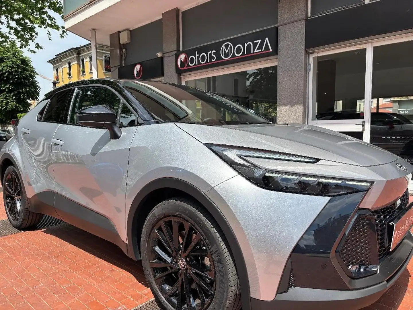 Toyota C-HR C-HR 2.0 phev GR Sport Premiere - Plug in Grijs - 2