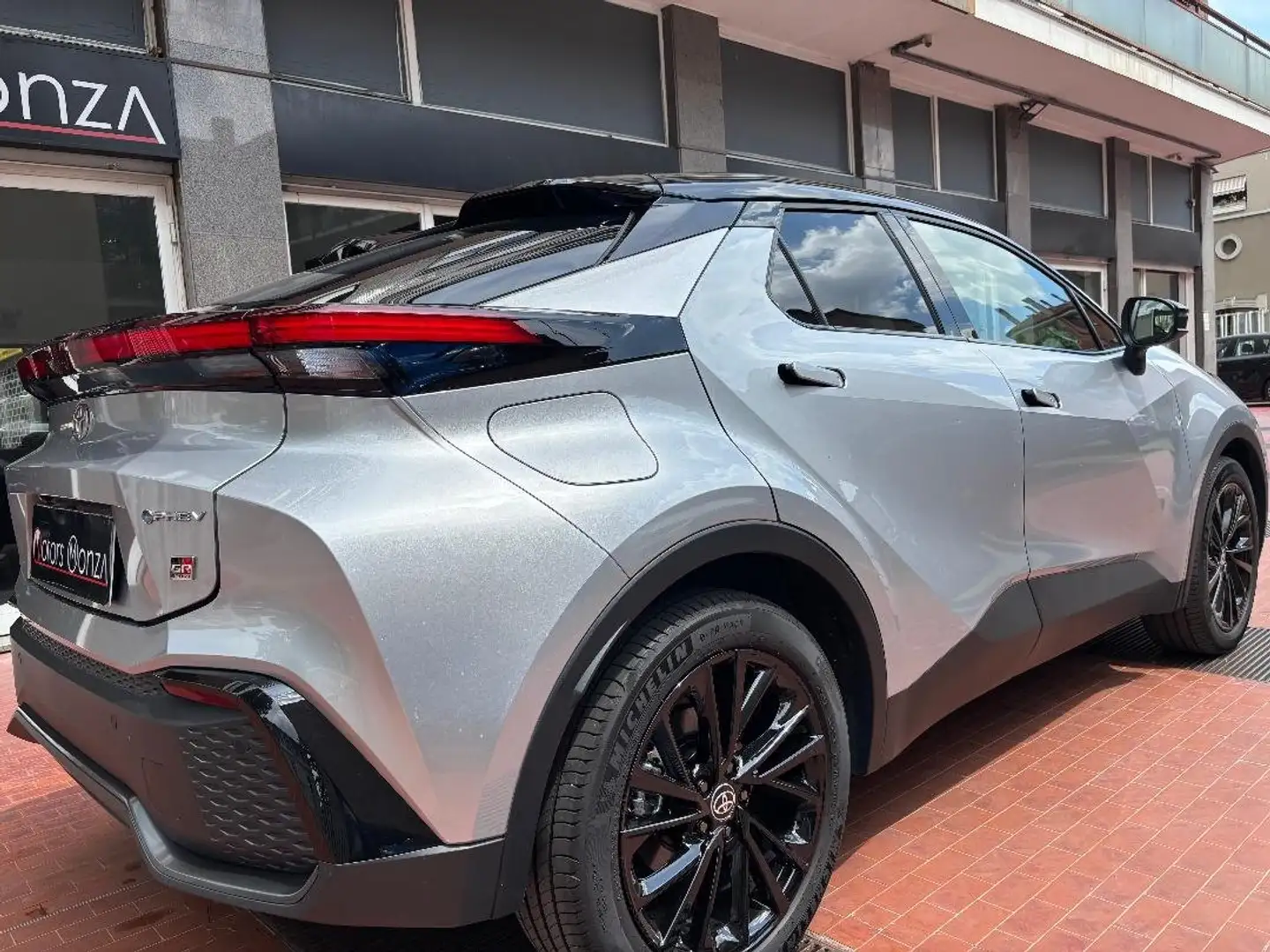 Toyota C-HR C-HR 2.0 phev GR Sport Premiere - Plug in Šedá - 2